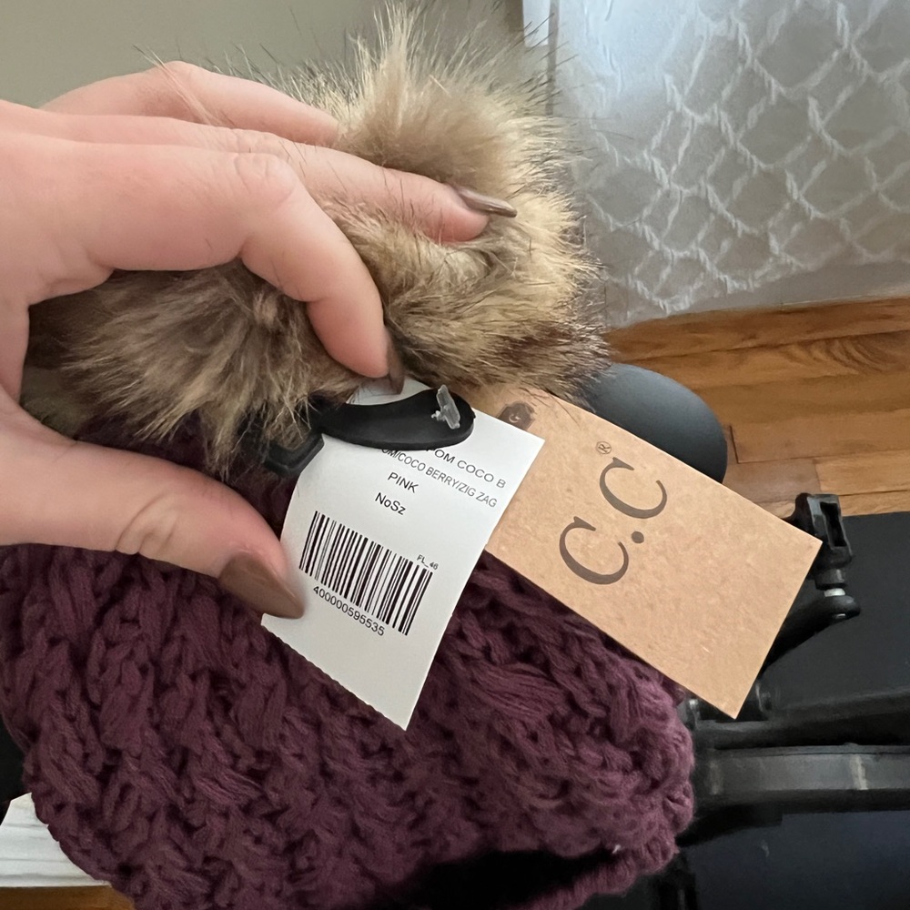 CC beanie fur lined with pom - Picture 4 of 4